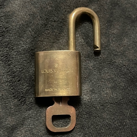 Authentic Louis Vuitton Lock and Key sets - Picture 3 of 11